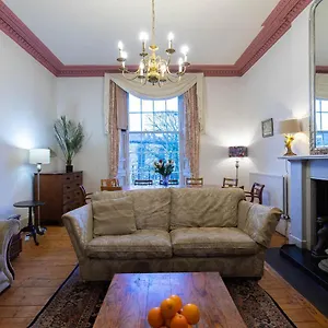  Apartment 5-bedroom Flat
