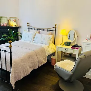 Apartment Good Times Elm Row Centre
