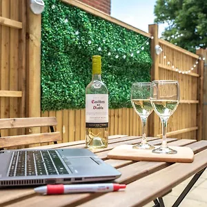Vibes: With Outdoor Space , Southampton United Kingdom